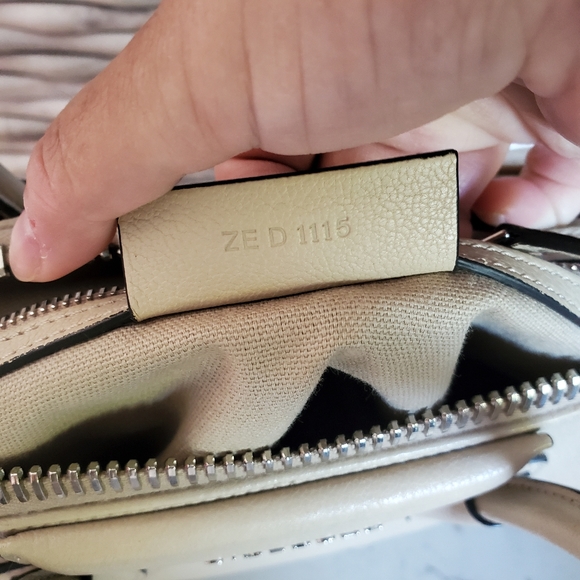 Givenchy Antigona Small Cream Leather Bag - Picture 3 of 11